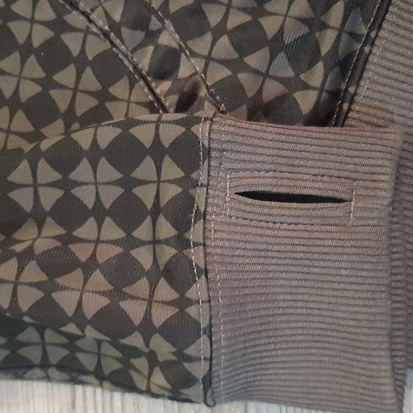 Bench Zip up - Picture 2 of 3